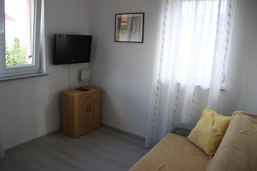 Mediterranean Oasis Apartments Baska  Room photo
